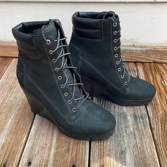 Timberland Shoes - 👀 LIKE NEW- Timberland Boots - Women's Black Wedge Boots Size 8